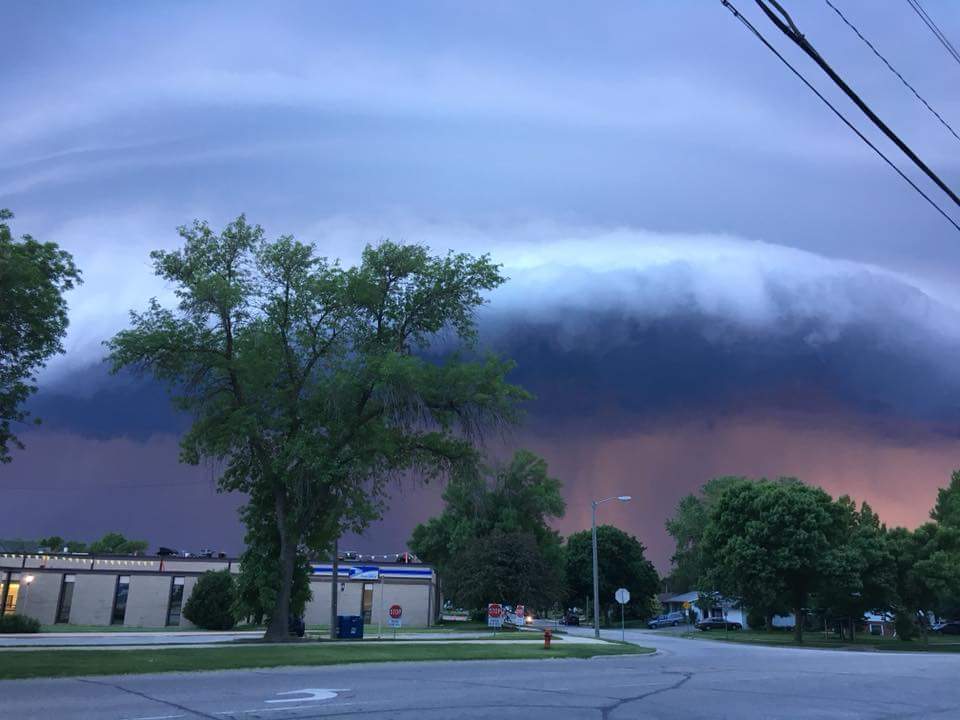 Apocalyptic shelf cloud freaks out Rochester, Minnesota on May 25 2018, Apocalyptic shelf cloud freaks out Rochester, Minnesota on May 25 2018 pictures, Apocalyptic shelf cloud freaks out Rochester, Minnesota on May 25 2018 video, Apocalyptic shelf cloud freaks out Rochester, Minnesota on May 25 2018 pictures and videos