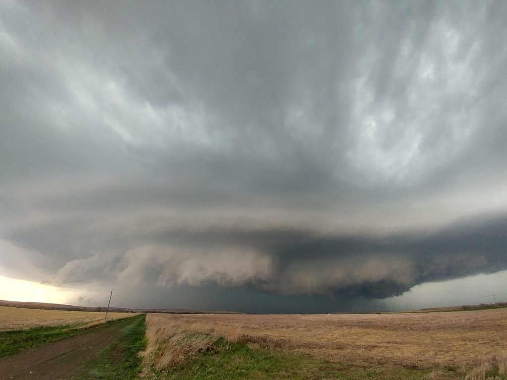 severe weather central us may 2018, The overall jet stream and surface ingredients for what could be widespread severe weather over multiple days in the Plains and Midwest this week., widespread severe thunderstorms in the central U.S., hail kansas nebraska may 2018, Hail, damaging winds and tornadoes kansas iowa nebrask, severe weather nebraska and Kansas may 2018