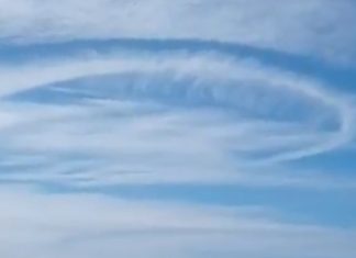4 large circular shaped clouds in the sky over Yeppoon QLD, 4 large circular shaped clouds in the sky over Yeppoon QLD video, 4 large circular shaped clouds in the sky over Yeppoon QLD pictures, 4 large circular shaped clouds in the sky over Yeppoon QLD june 2018