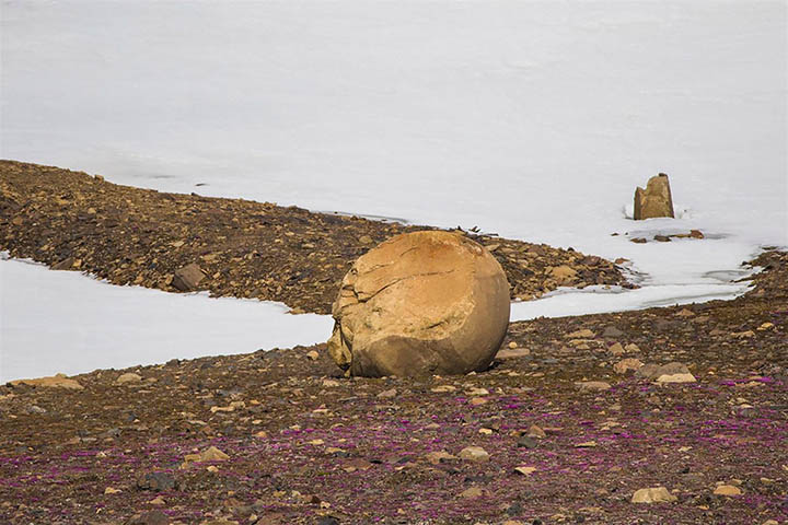 mysterious stone spheres arctic island, mysterious stone spheres arctic island pictures, mysterious stone spheres arctic island video, mysterious stone spheres arctic island russia