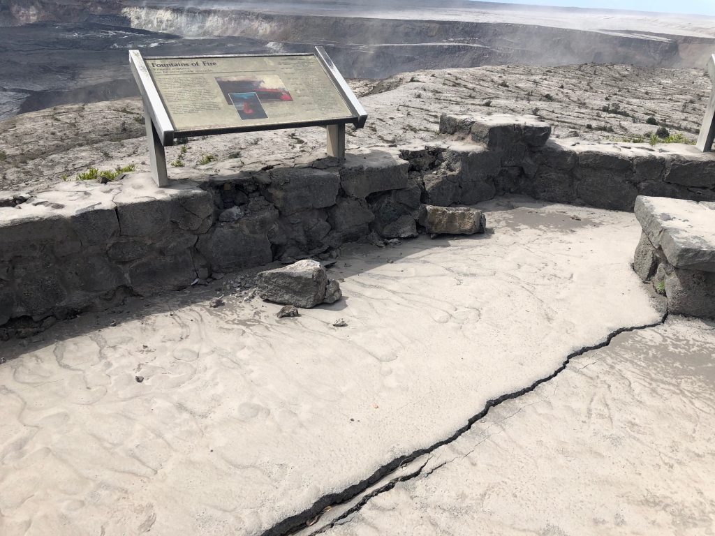 sinkholes and cracks hawaii volcano park, sinkholes and cracks hawaii volcano park pictures, sinkholes and cracks hawaii volcano park video, sinkholes and cracks hawaii volcano park august 2018