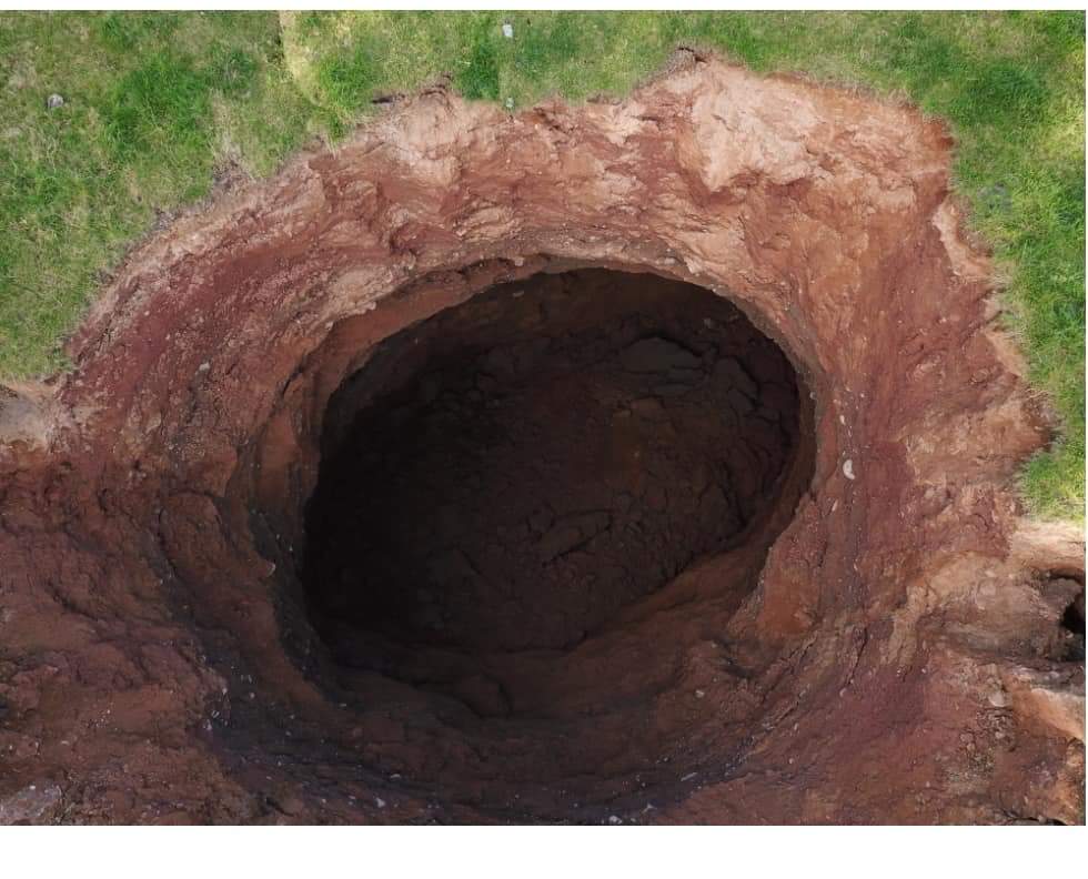 crack sinkhole ireland school, School evacuated after giant sinkhole and cracks open up in the ground, School evacuated after giant sinkhole and cracks open up in the ground pictures, School evacuated after giant sinkhole and cracks open up in the ground video