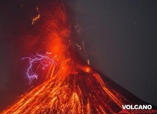 krakatau volcanic lightning, krakatau volcanic lightning pictures, krakatau volcanic lightning october 2018