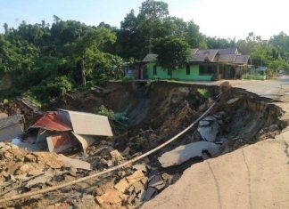 landslide indonesia swallows house, landslide indonesia swallows house video, landslide indonesia swallows house picture