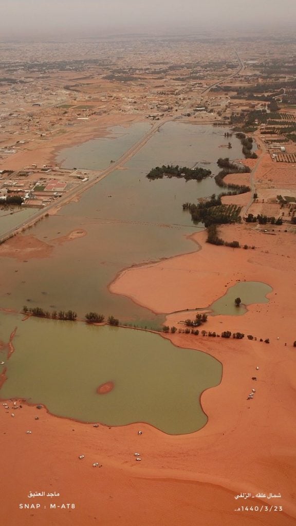 saudi arabia desert sea, saudi arabia flash floods, brutal flooding saudi arabia, desert flooded saudi arabia video, desert flooded saudi arabia pictures