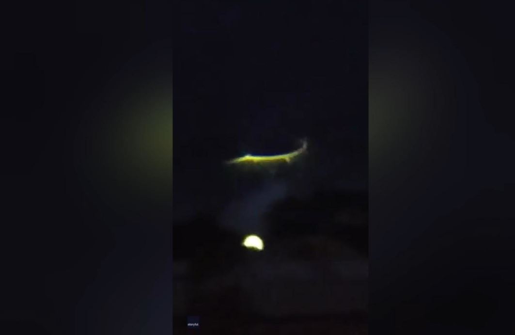 Video Mysterious green light appears in sky during thunderstorm in