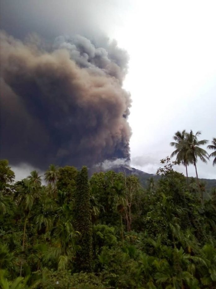 New MAJOR eruption of Manam volcano, Papua New Guinea, sends ash 16.7