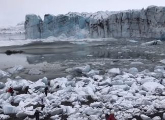 Tourists flee large wave after Icelandic glacier collapse video, Tourists flee large wave after Icelandic glacier collapse april 2019, Tourists flee large wave after Icelandic glacier collapse april 2019 video
