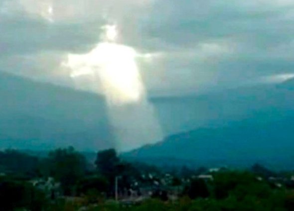 Jesus Christ appears above Argentina in May 2019, Jesus Christ appears above Argentina in May 2019 photo, Shape ressembling Jesus Christ appears above Argentina in May 2019