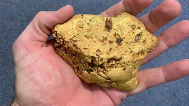Australian finds a 1.4 kg gold nugget, Australian finds a 1.4 kg gold nugget photo, Australian finds a 1.4 kg gold nugget video, Australian finds a 1.4 kg gold nugget may 2019