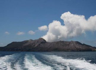 new zealand volcano alert level raised, Whakaari - White Island volcano alert level raised, Whakaari - White Island new june 2019, Whakaari - White Island earthquake swarm record gas
