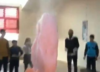 Video: Elephant toothpaste experiment goes horribly wrong in kids' chemistry lab