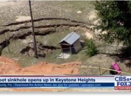 florida sinkhole, massive sinkhole is threatening traffic and homes in Keystone Heights, Florida, massive sinkhole is threatening traffic and homes in Keystone Heights, Florida august 2019, massive sinkhole is threatening traffic and homes in Keystone Heights, Florida video