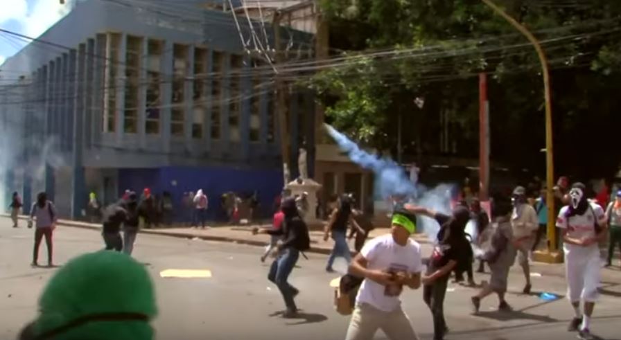 Thousands protest against Honduran president after drug link surfaces
