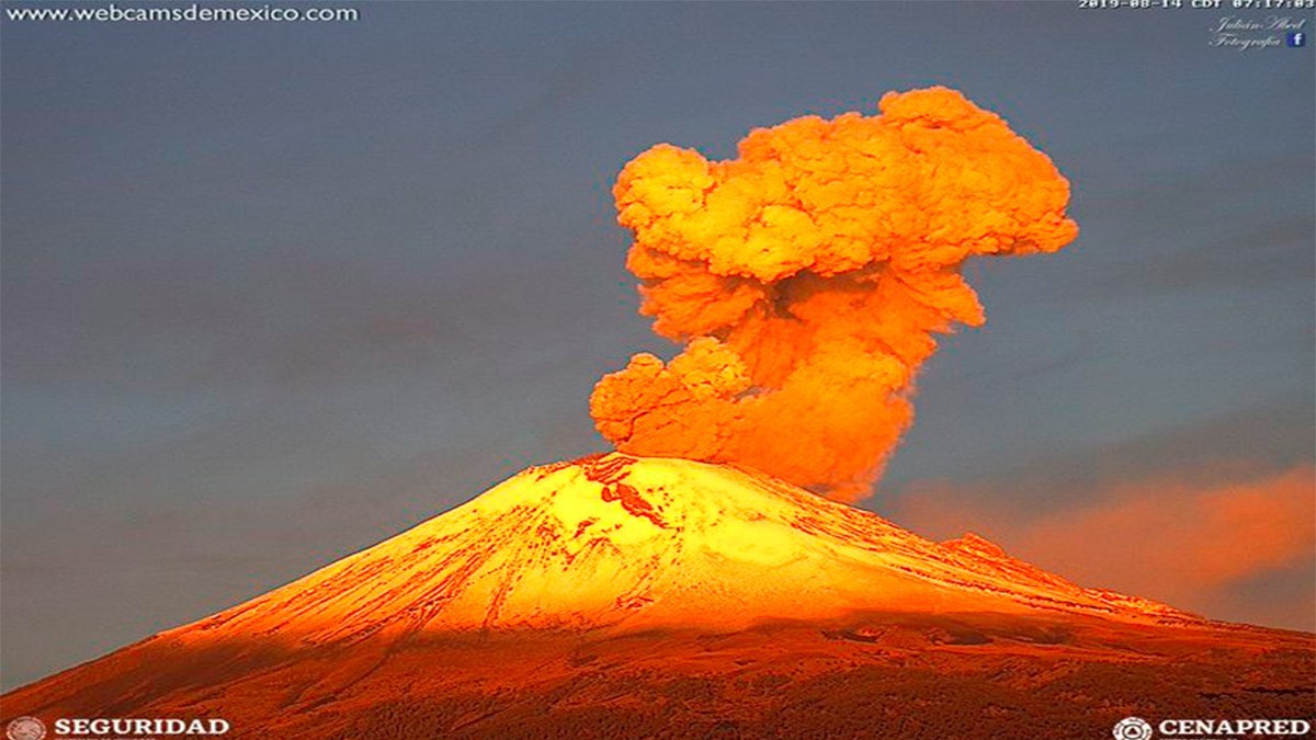 Dramatic eruption of Popocatepetl Volcano sends ash plumes 2024,000 ft