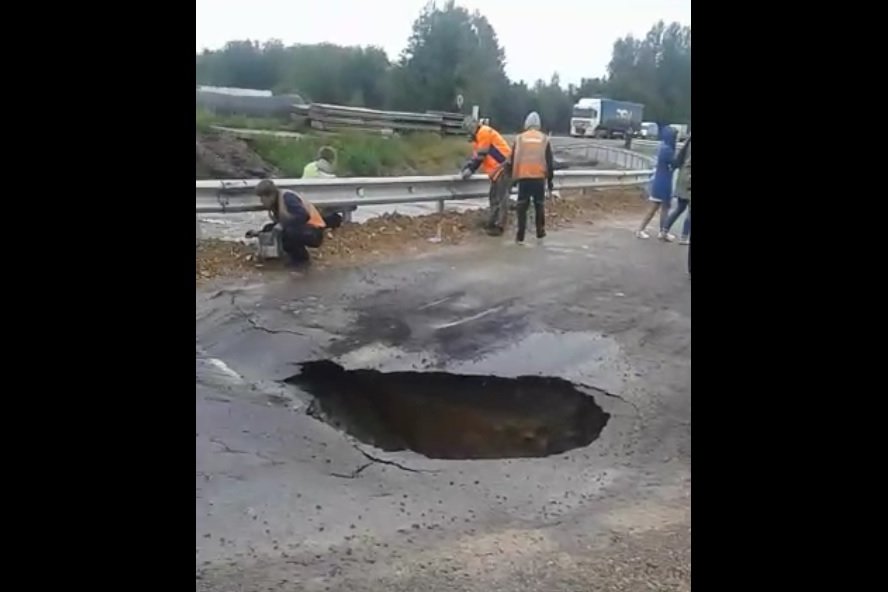 russia flooding sinkhole road collapse, russia flooding sinkhole road collapse video, russia flooding sinkhole road collapse picture, vladivostok flooding,  vladivostok flooding video,  vladivostok flooding august 2019