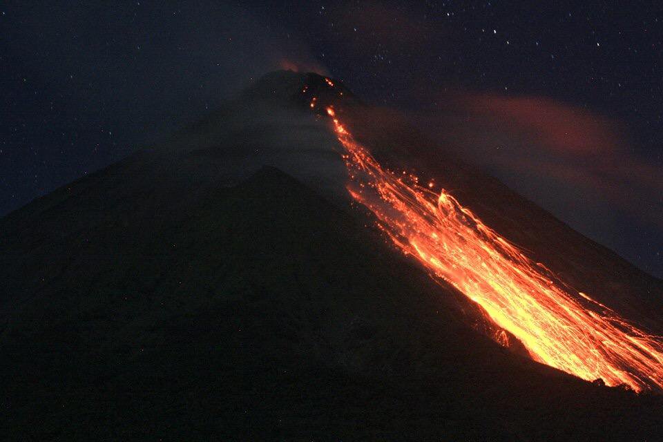 Karangetan volcano eruption, Karangetan volcano eruption pictures, Karangetan volcano eruption video, Karangetan volcano eruption indonesia