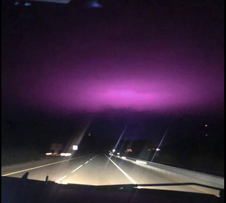 Collection 91+ Images purple light in the sky 2021 Updated