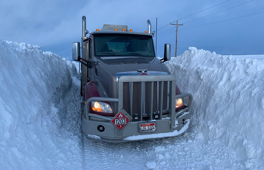 Fuel truck blocked by meters of snow in Idaho, idaho snow buries fuel truck pictures, idaho snow buries fuel truck video