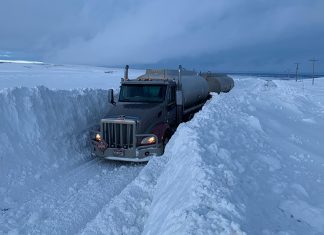 Fuel truck blocked by meters of snow in Idaho, idaho snow buries fuel truck pictures, idaho snow buries fuel truck video