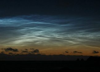 noctilucent clouds south pacific, Extremely rare noctilucent clouds appear over the South Pacific,