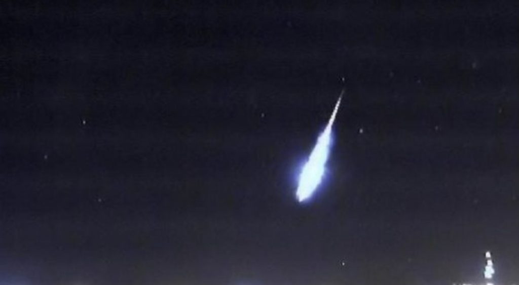 Many bright meteor fireballs disintegrate in the sky across the world. Is this a sign of the End Times?, meteor fireballs april 2020