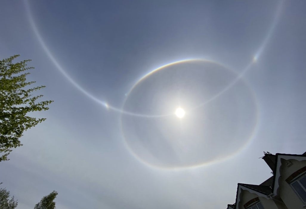 Weird sky phenomenon over Ireland in video Strange Sounds