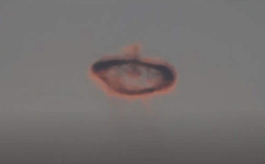 Smoke ring at Klyuchevskoy volcano in April 2020, kamchatka volcano eruption april 2020, kamchatka volcano eruption april 2020 ash advisory, kamchatka volcano eruption april 2020 smoke ring, kamchatka volcano eruption april 2020 video