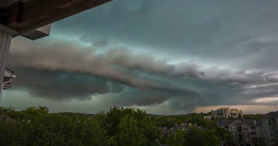 Deadly derecho storm slams Nashville with 70 mph winds, snapping trees