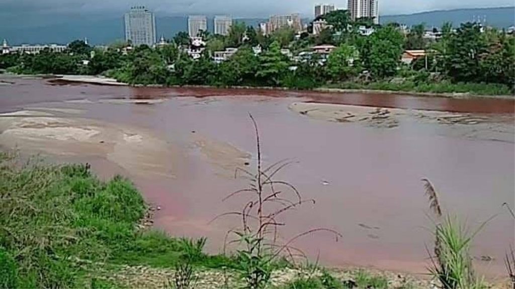 The Shweli River turned red alarming local residents, The Shweli River turned red alarming local residents burma, The Shweli River turned red alarming local residents china-burma border