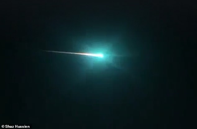 asteroid australia june 2020, asteroid australia june 2020 video, asteroid australia june 2020 picture, asteroid australia june 14 2020, huge asteroid australia, green glow australia sky