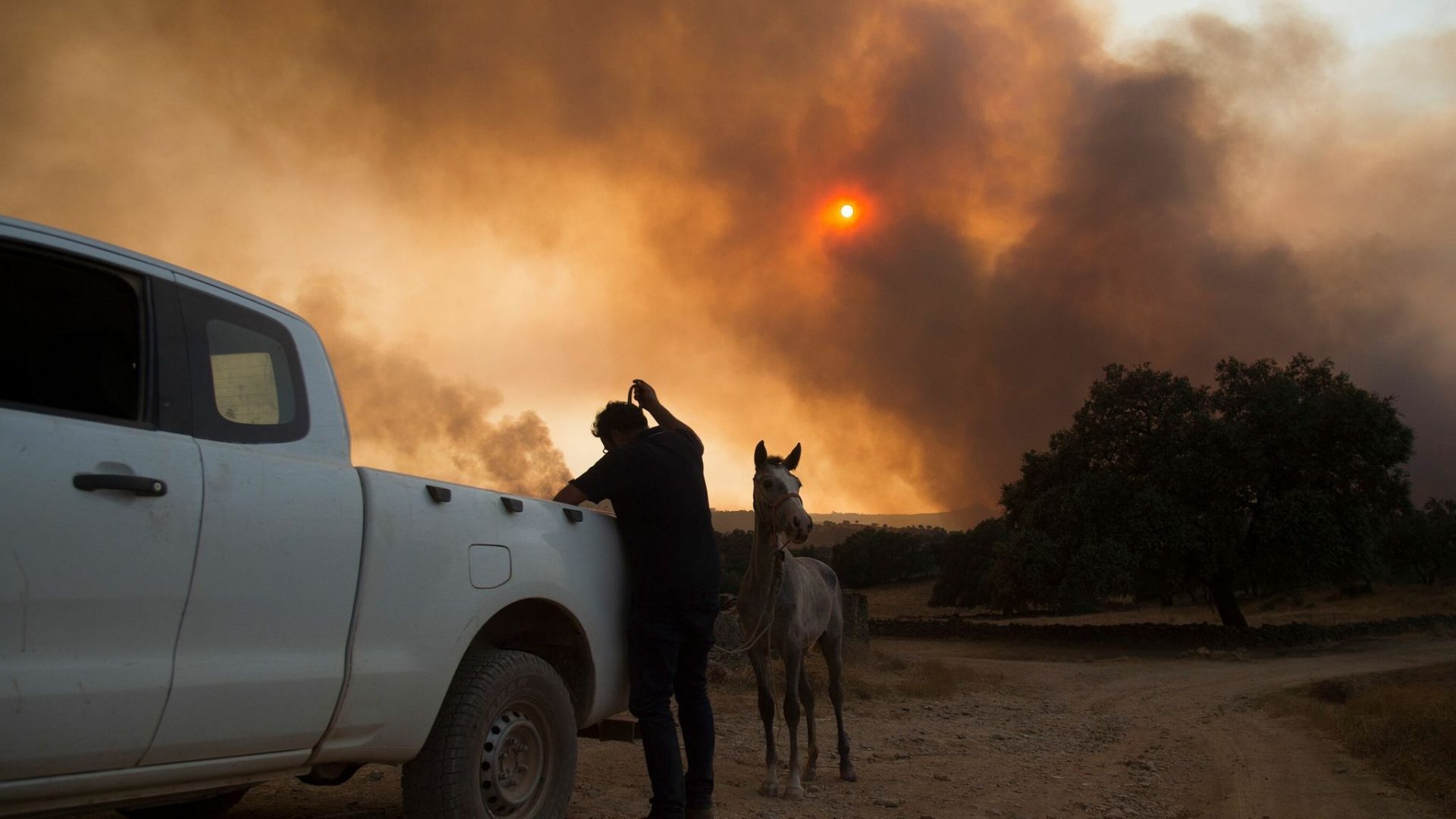 Apocalyptic fires prompt evacuation of more than 3,000 people in Spain