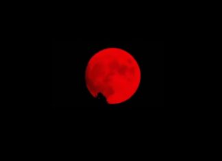 blood red moon california, blood red moon california video, blood red moon california september 30 2020, wildfire smoke colors full moon blood red