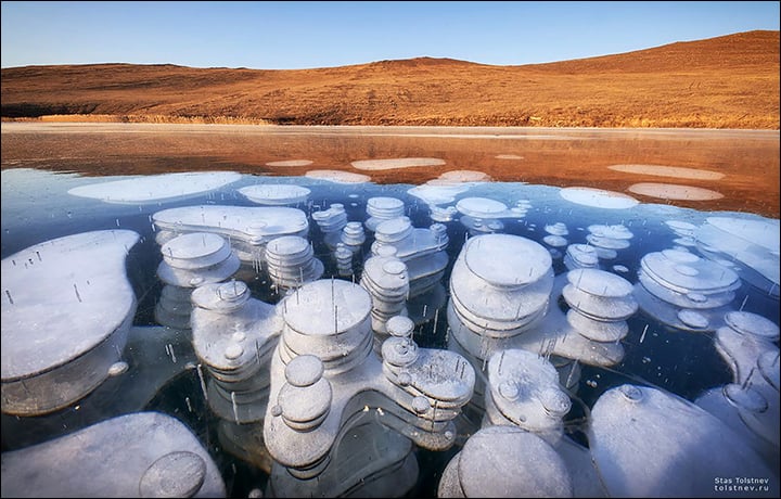 Bubbles of frozen methane in crystal clear ice of lake Baikal, frozen methane bubbles, frozen methane bubbles baikal, frozen methane bubbles russia, frozen methane bubbles pictures, frozen methane bubbles 2020