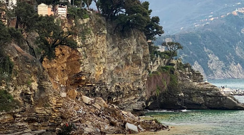 cemetery collapses in Italy, 200 coffins in the Golfo Paradiso after cemetery collapses in Italy, 200 coffins in the Golfo Paradiso after cemetery collapses in Italy video, 200 coffins in the Golfo Paradiso after cemetery collapses in Italy pictures, cemetery collapses in Italy video, cemetery collapses in Italy pictures