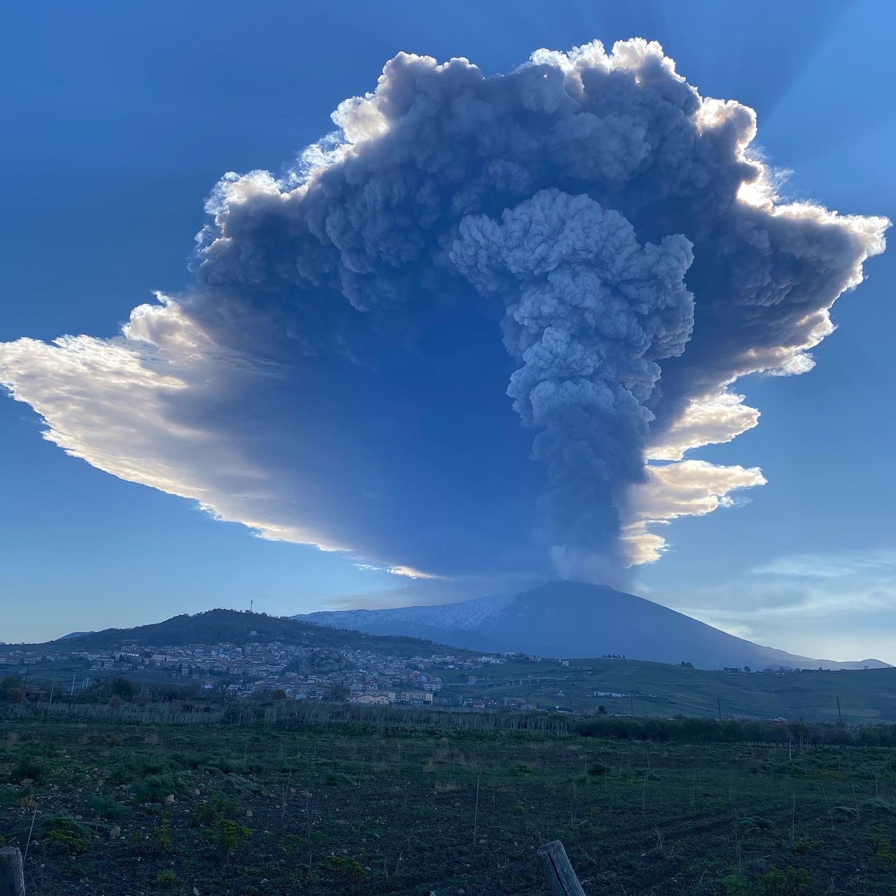New massive volcanic eruption of Etna volcano, Fuego volcano (Guatemala