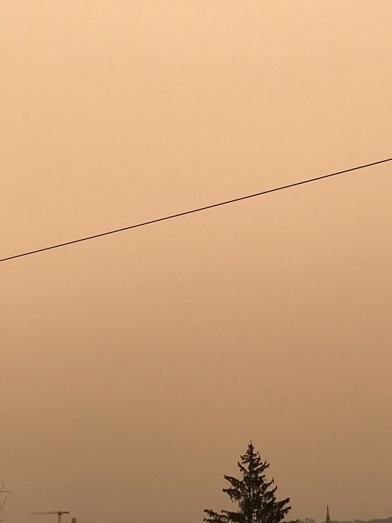 Sahara dust over Bern in Switzerland turns the sky orange, sahara dust storm europe, sahara poussières europe february 2021, poussières sahara europe france suisse italie
