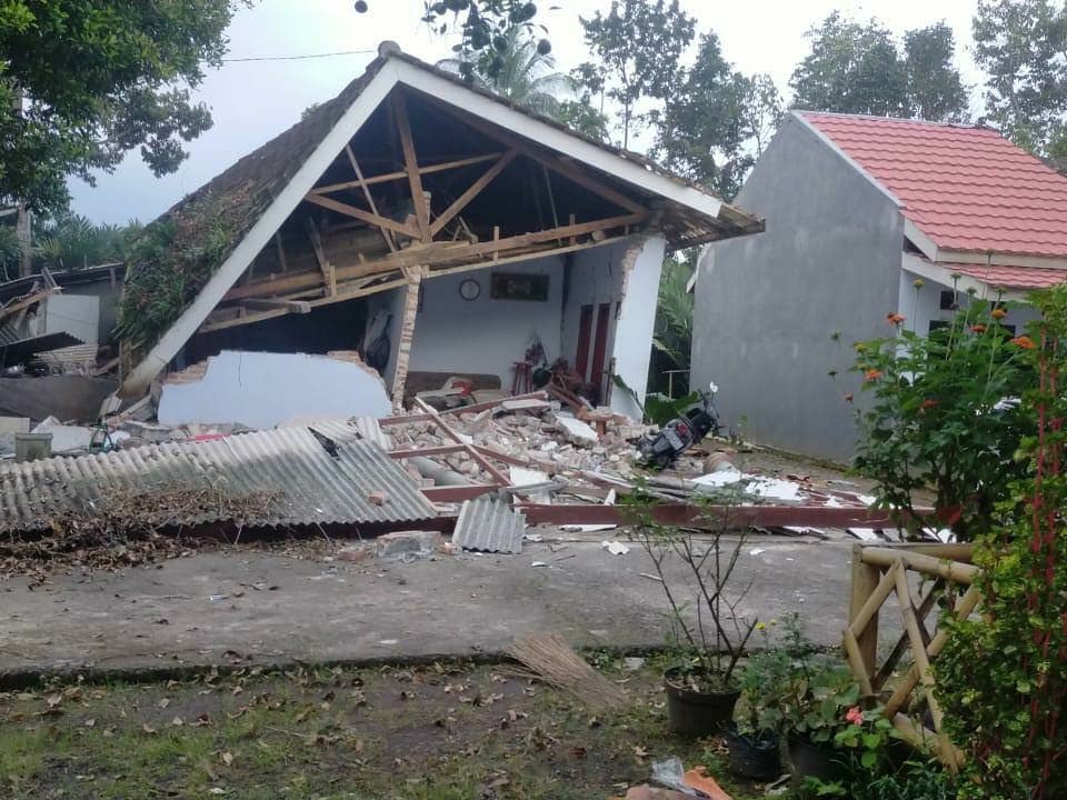 Damage after M6.0 earthquake hits off Indonesia, Damage after M6.0 earthquake hits off Indonesia video, Damage after M6.0 earthquake hits off Indonesia photo, Damage after M6.0 earthquake hits off Indonesia pictures