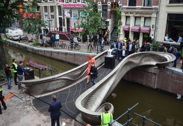 3D-printed bridge, 3D-printed bridge amsterdam,3d steel bridge amsterdam,world very first 3D-printed bridge is open in Amsterdam