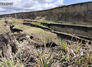 field collapse Minnesota,Bean field collapses and falls 25 feet in rural Polk County, Quarter-mile-long stretch of bean field in Minnesota collapses 25 feet, field collapse Minnesota video, field collapse Minnesota photo, field collapse Minnesota pictures, field collapse Minnesota august 2021