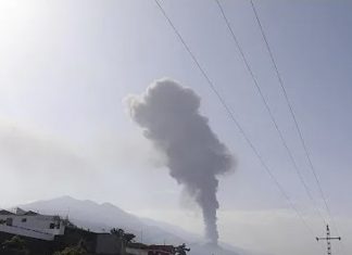la palma volcano erupts again after a brief stop on September 27 2021