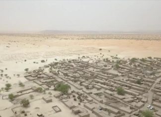 Lake Faguibine turns into desert in Mali, Malian villagers battle sands after lake dries