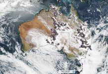 More than 1 million lightnings strike in Australia overnight