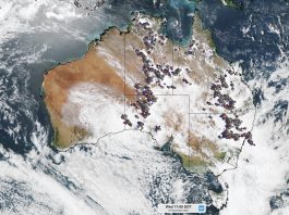 More than 1 million lightnings strike in Australia overnight