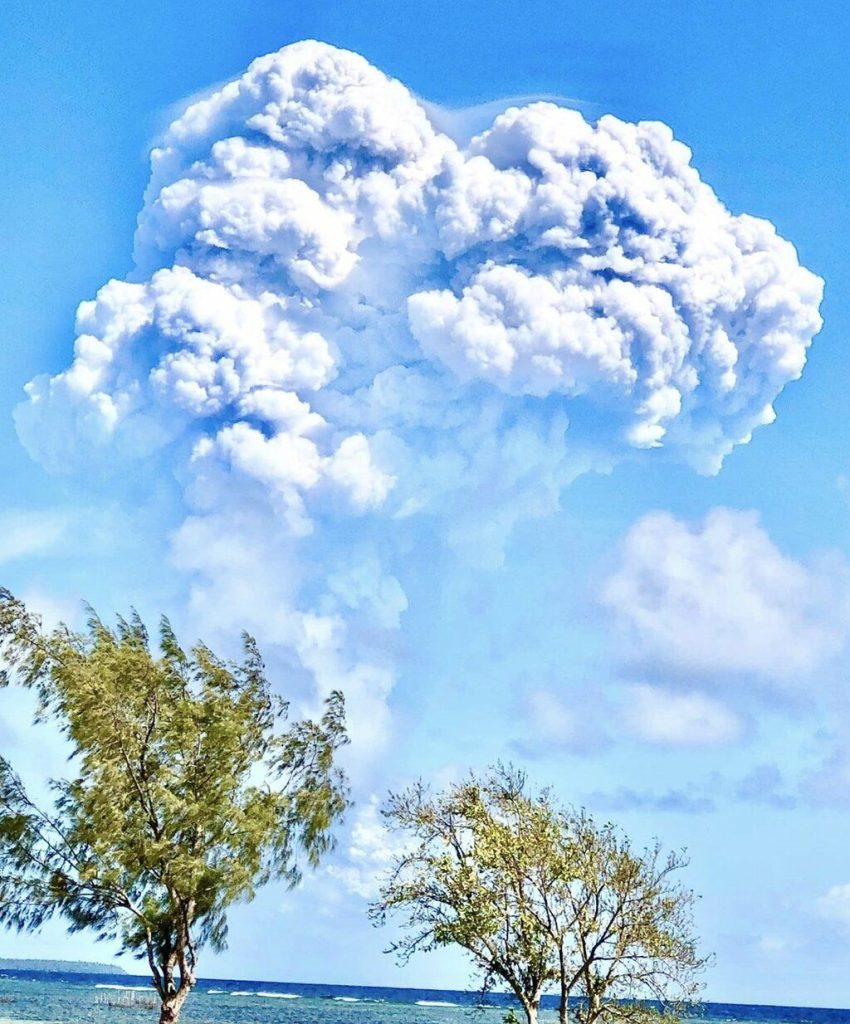 Hunga Tonga-Hunga Ha'apai volcano eruption 2021, Hunga Tonga-Hunga Ha'apai volcano eruption 2021 video, Hunga Tonga-Hunga Ha'apai volcano eruption 2021 pictures