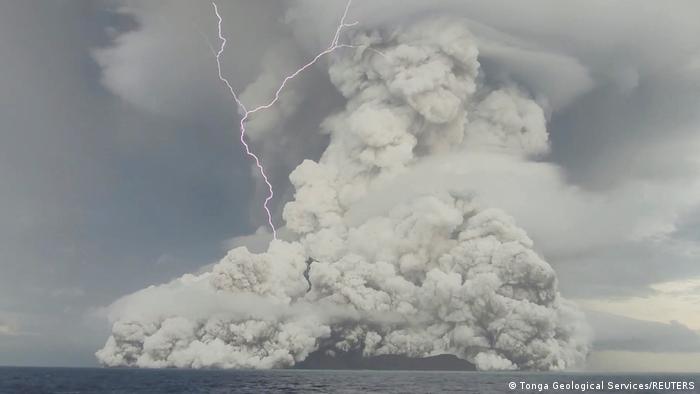 Second eruption Tonga volcano January 17 2022