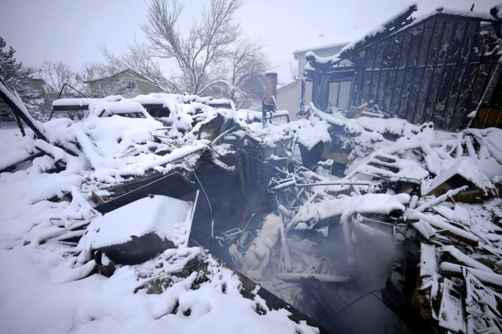 after dramatic fires colorado faces now heavy snow, after dramatic fires colorado faces now heavy snow video, after dramatic fires colorado faces now heavy snow pictures, january 2022, after dramatic fires colorado faces now heavy snow jan 2022