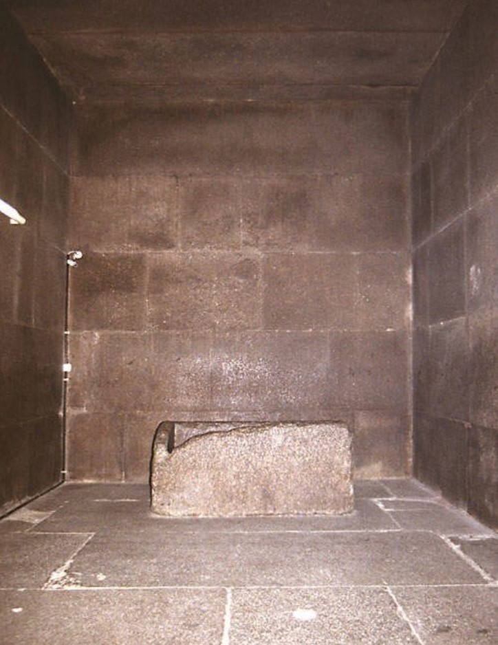 Pyramids were giant musical instruments - Container in King's chambers