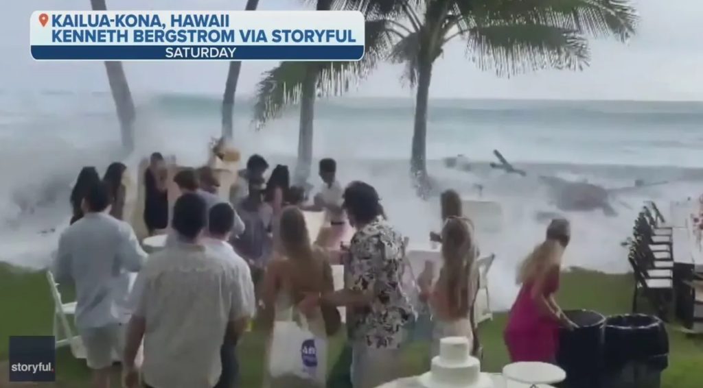 Giant waves crash wedding in Hawaii - Historic waves in Cook Islands and Tahiti - American Samoa in state of emergency