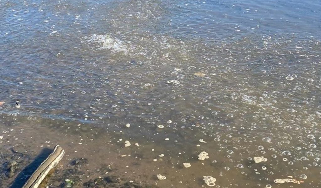 Another picture of the mysterious bubbling along the Hudson River on July 13, 2022
